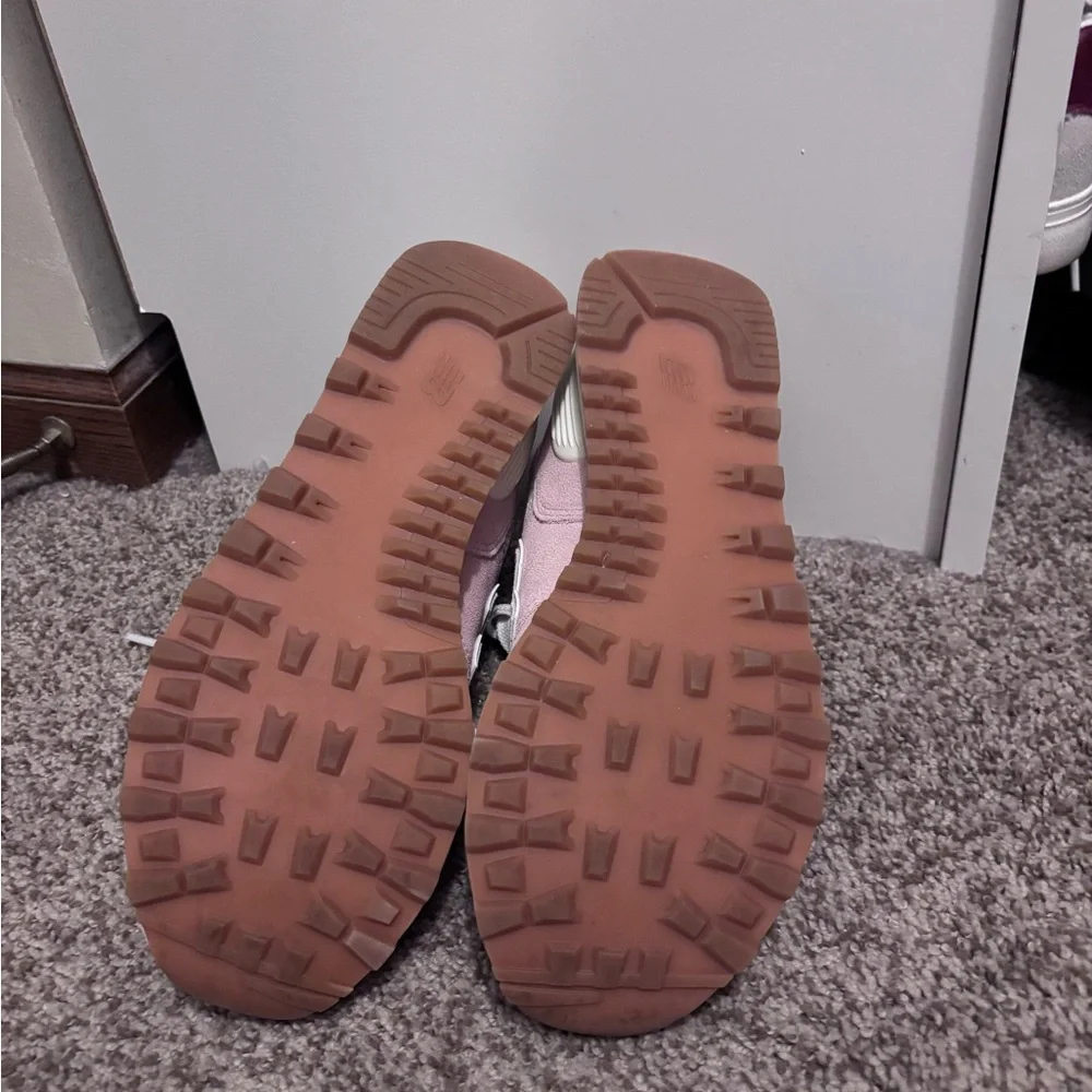 New Balance Pink and White Sneakers Retro Style - Picture 2 of 5